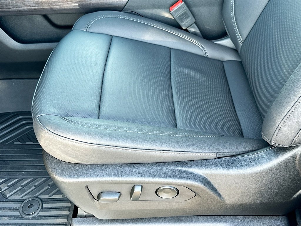 2025 Chevrolet Silverado 1500 LTZ photo 13