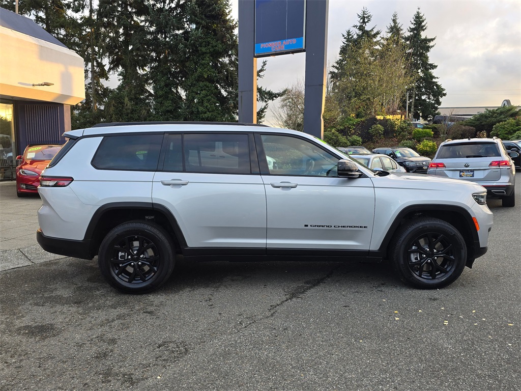 2024 Jeep Grand Cherokee Altitude photo 2