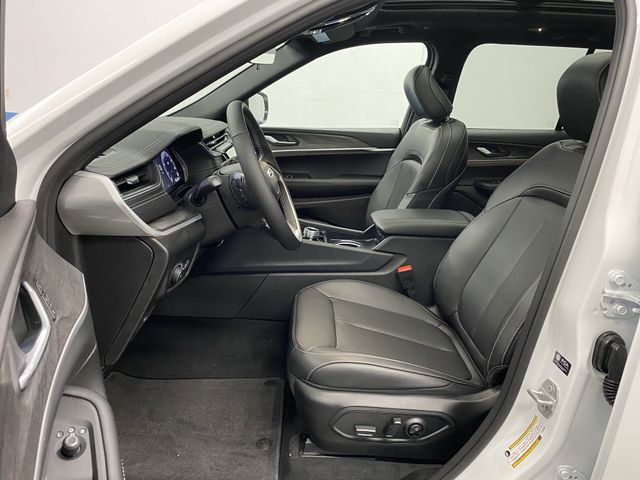 2025 Jeep Grand Cherokee Limited photo 4