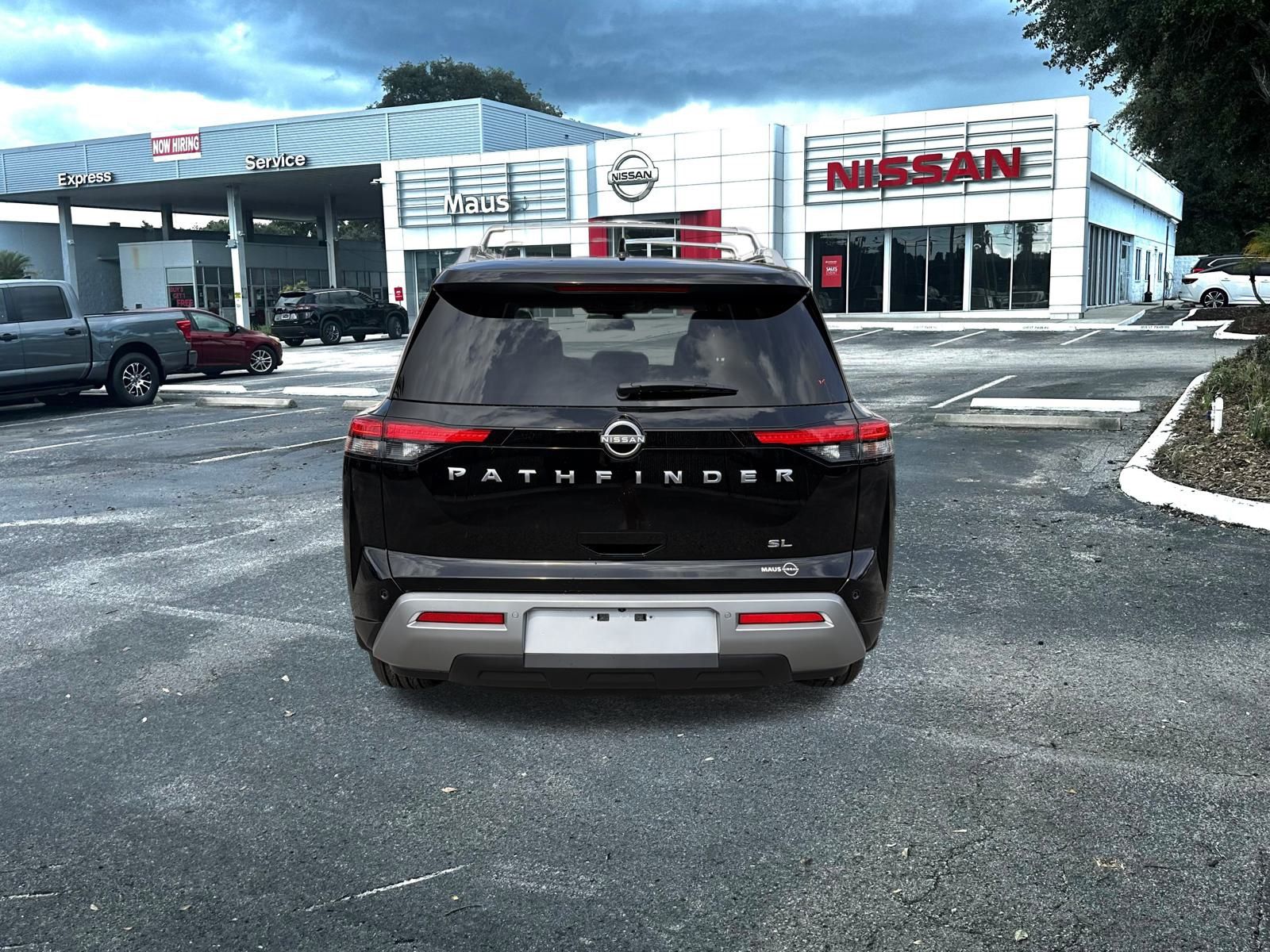 2025 Nissan Pathfinder SL photo 2