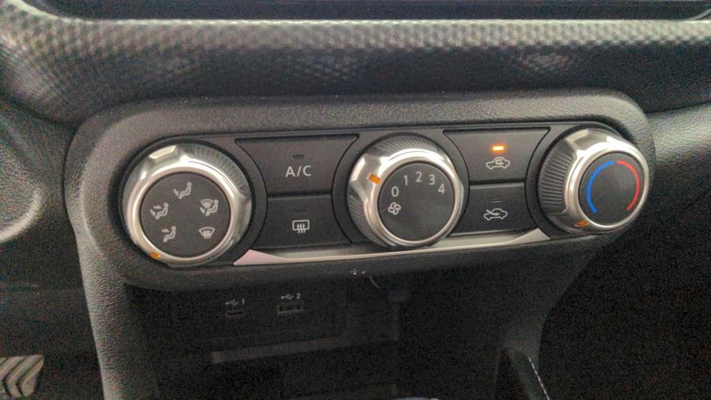 2024 Nissan Kicks SV photo 12