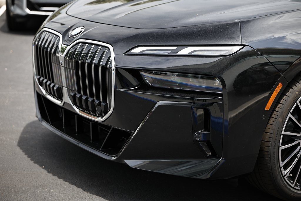 2025 Bmw 740i photo 12