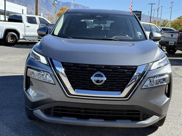 2023 Nissan Rogue SV AWD photo 2