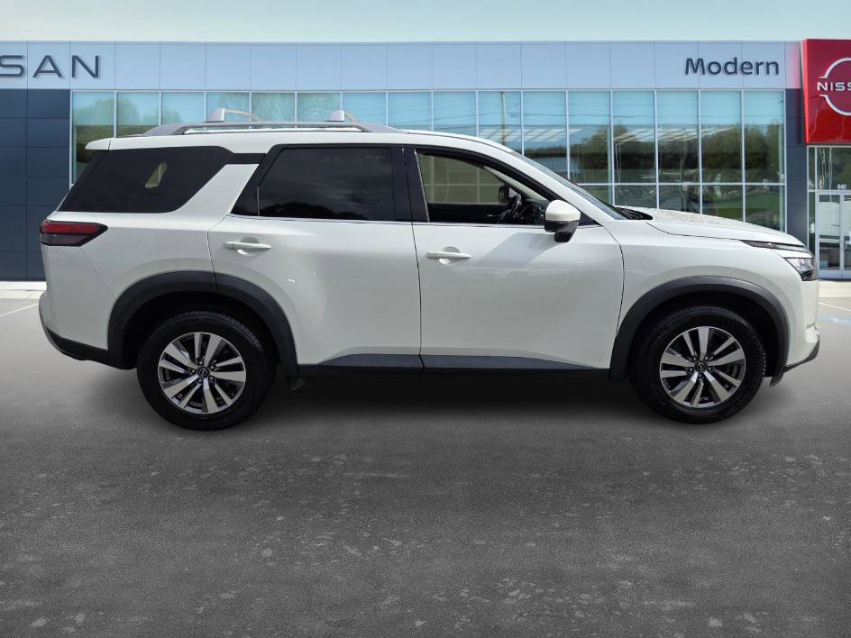 2023 Nissan Pathfinder SL photo 2