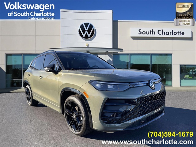 2026 Volkswagen Tiguan SE R-LINE BLACK's photo