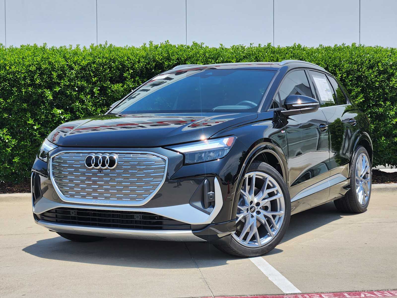 2025 Audi Q4 e-tron Premium Plus