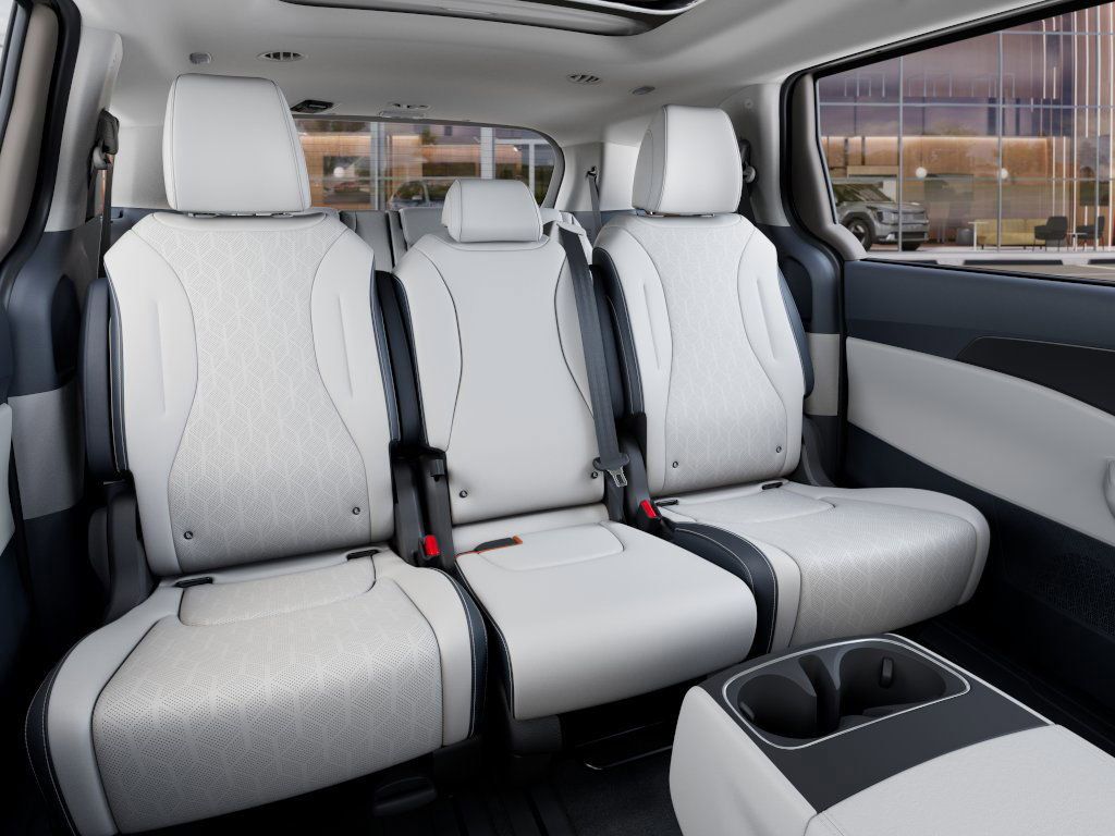 2026 Kia Carnival SX photo 16