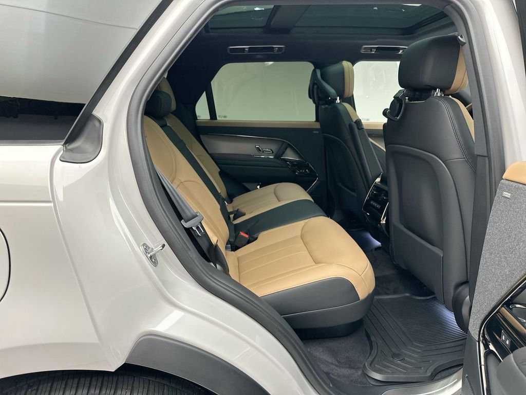 2025 Land Rover Range Rover Sport SE photo 5