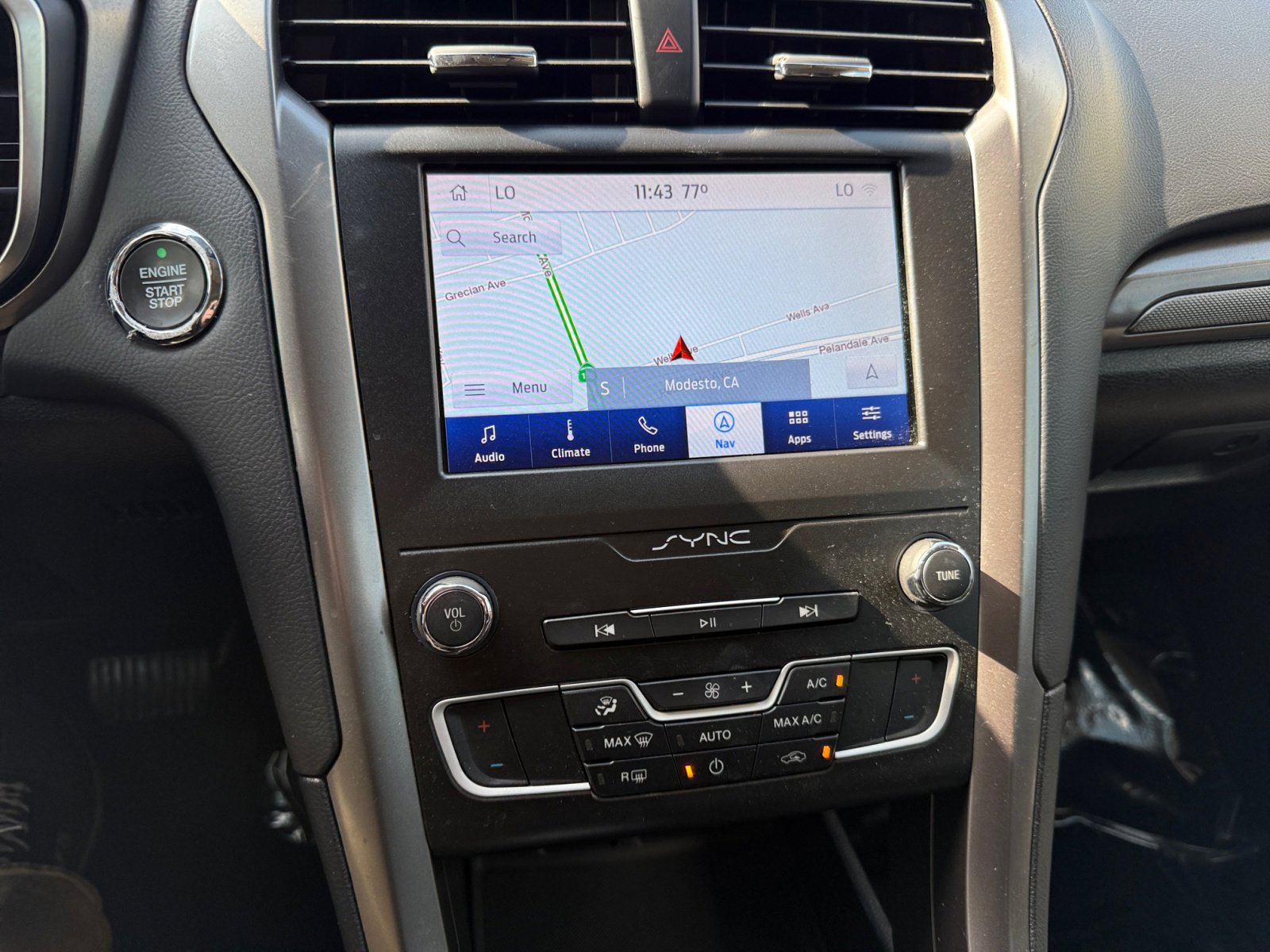 2020 Ford Fusion SE photo 12