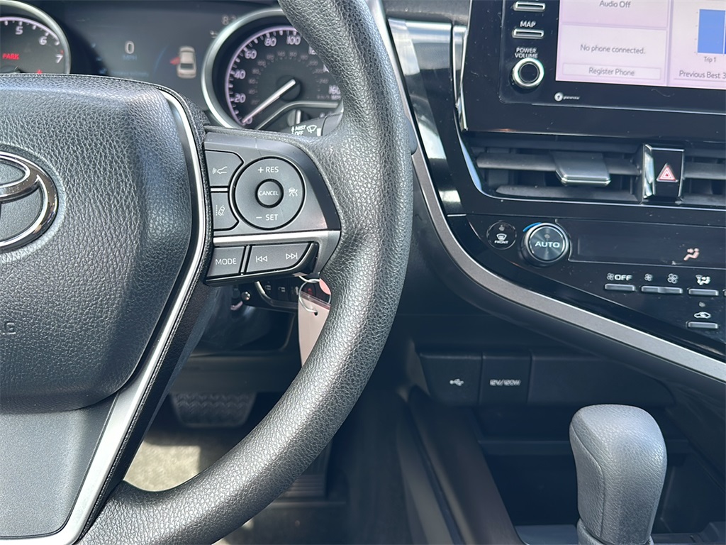 2022 Toyota Camry LE photo 12