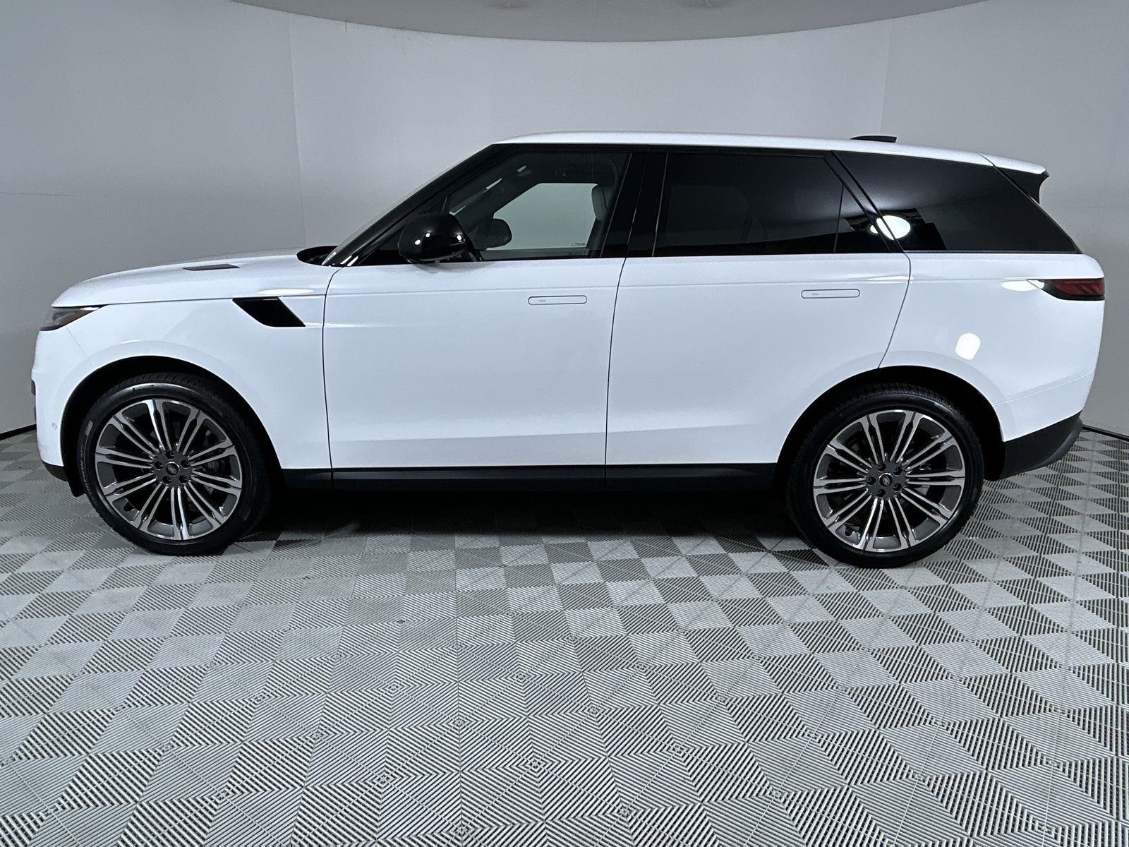 2025 Land Rover Range Rover Sport SE photo 2