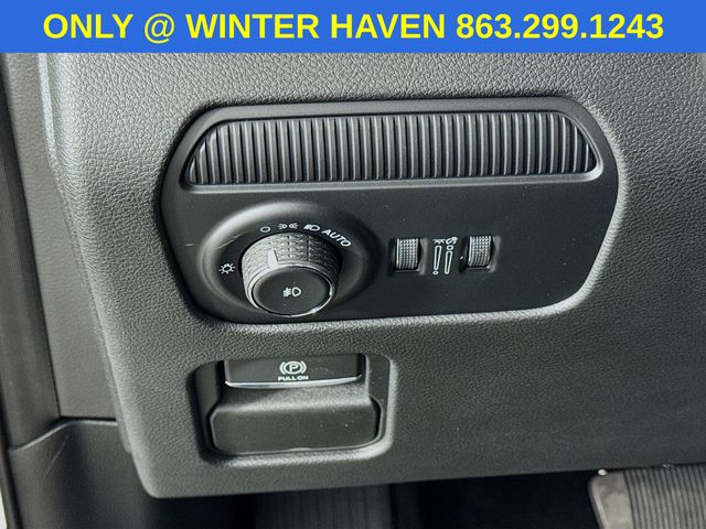2025 Jeep Wagoneer L Series II Carbide photo 10