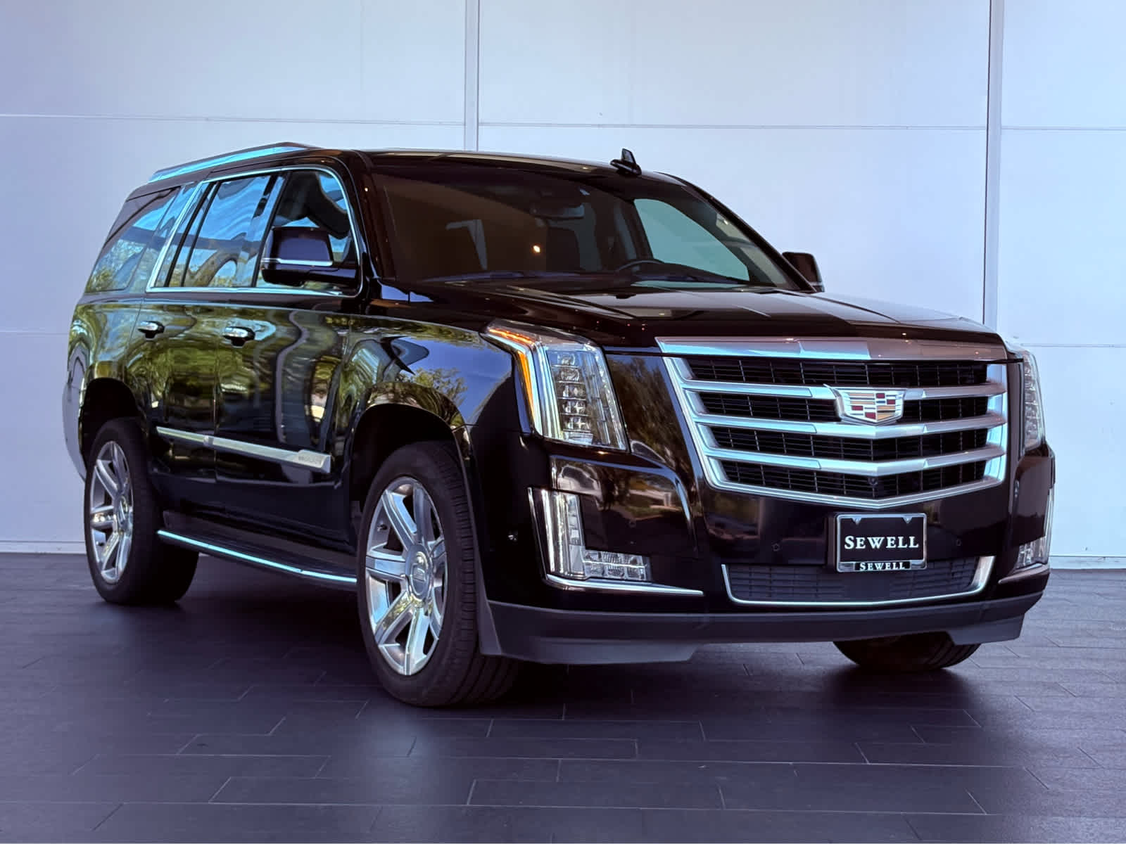 2019 Cadillac Escalade Premium Luxury photo 2