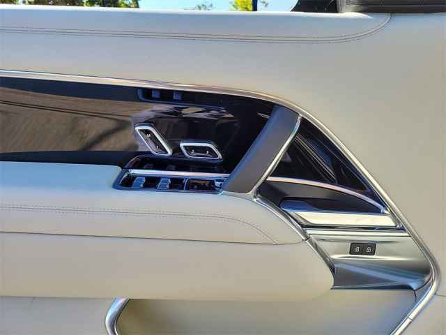 2025 Land Rover Range Rover SE photo 11