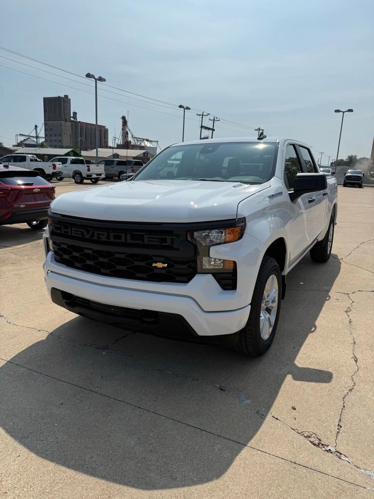 2025 Chevrolet Silverado 1500 Custom photo 2