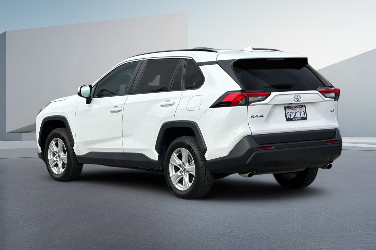 2023 Toyota RAV4 XLE photo 4