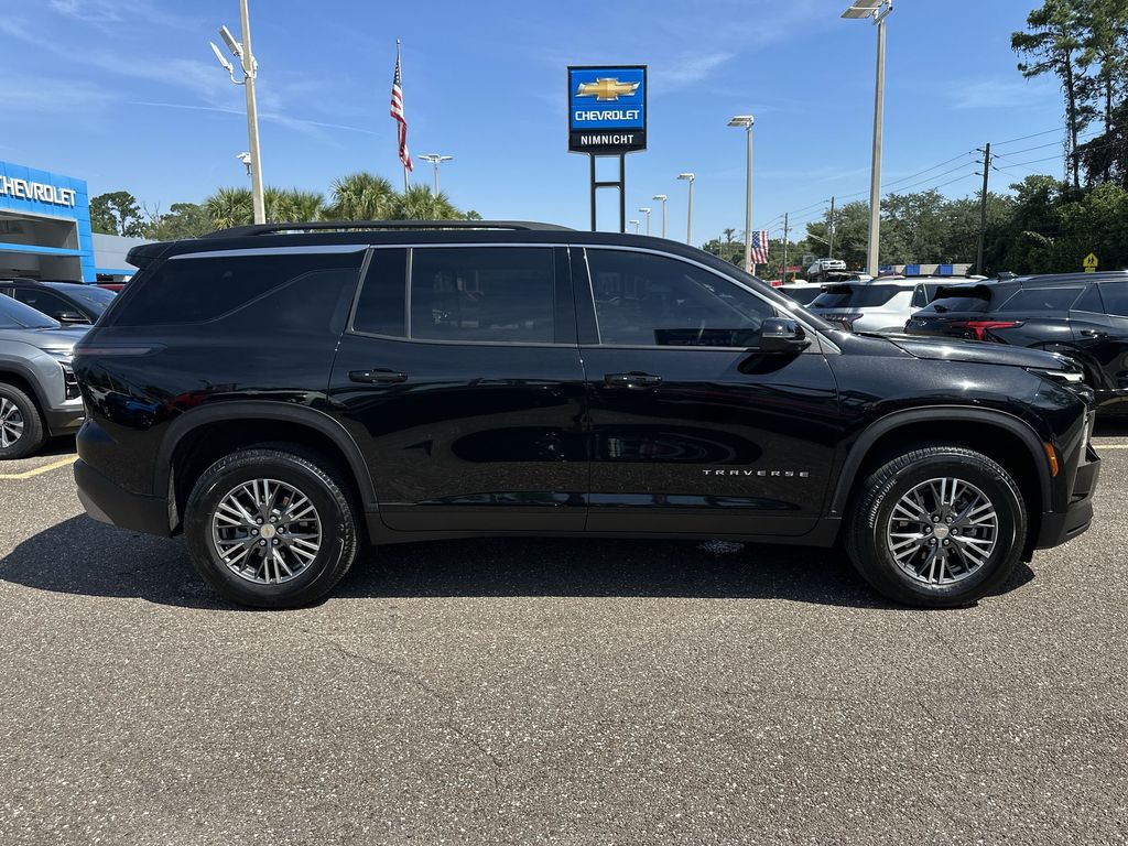 2025 Chevrolet Traverse photo 17