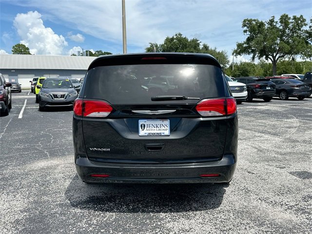 2022 Chrysler Voyager LX photo 11