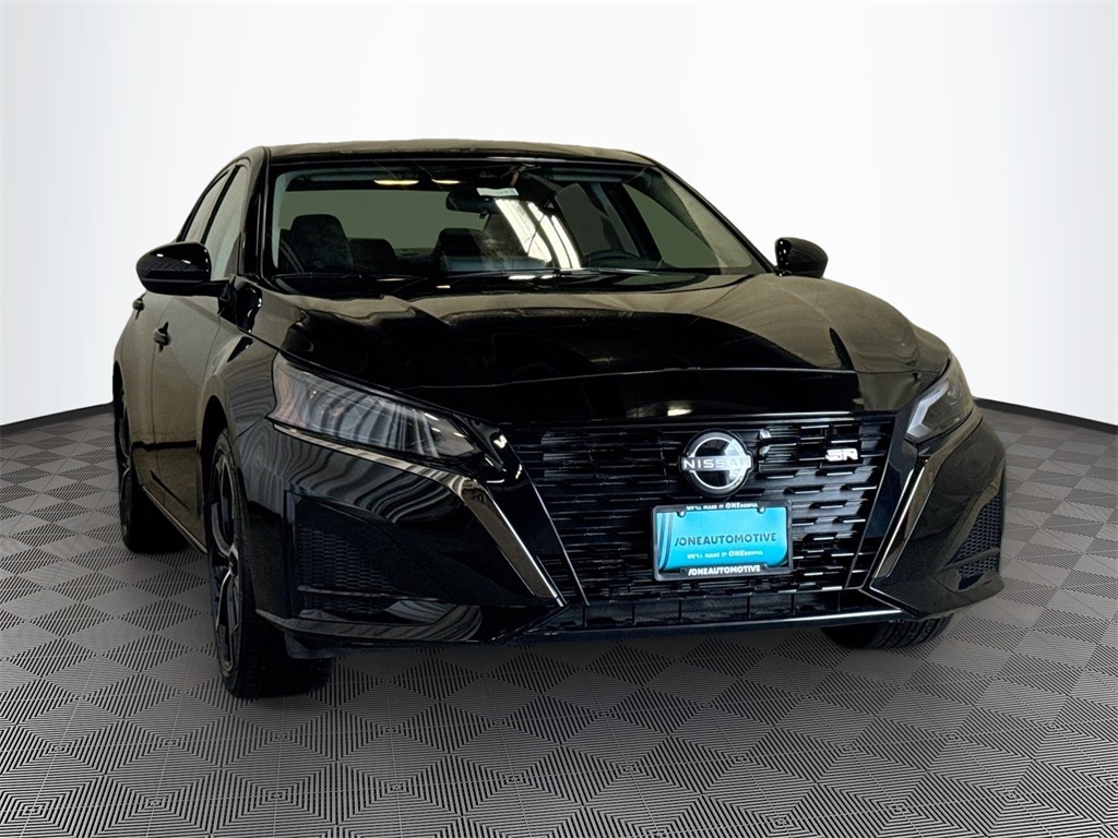 2025 Nissan Altima 2.5 SR photo 3