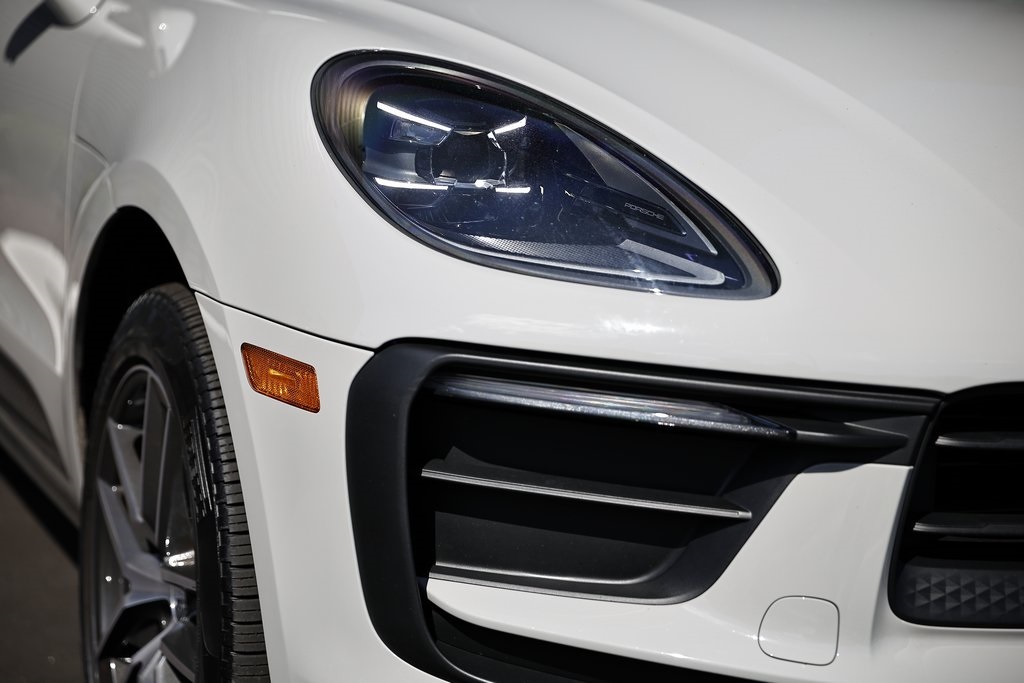 2025 Porsche Macan T photo 11