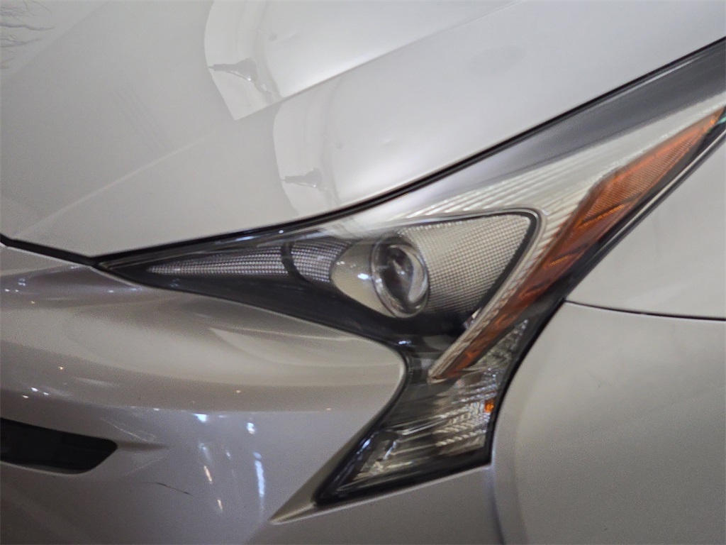 2018 Toyota Prius Three photo 31