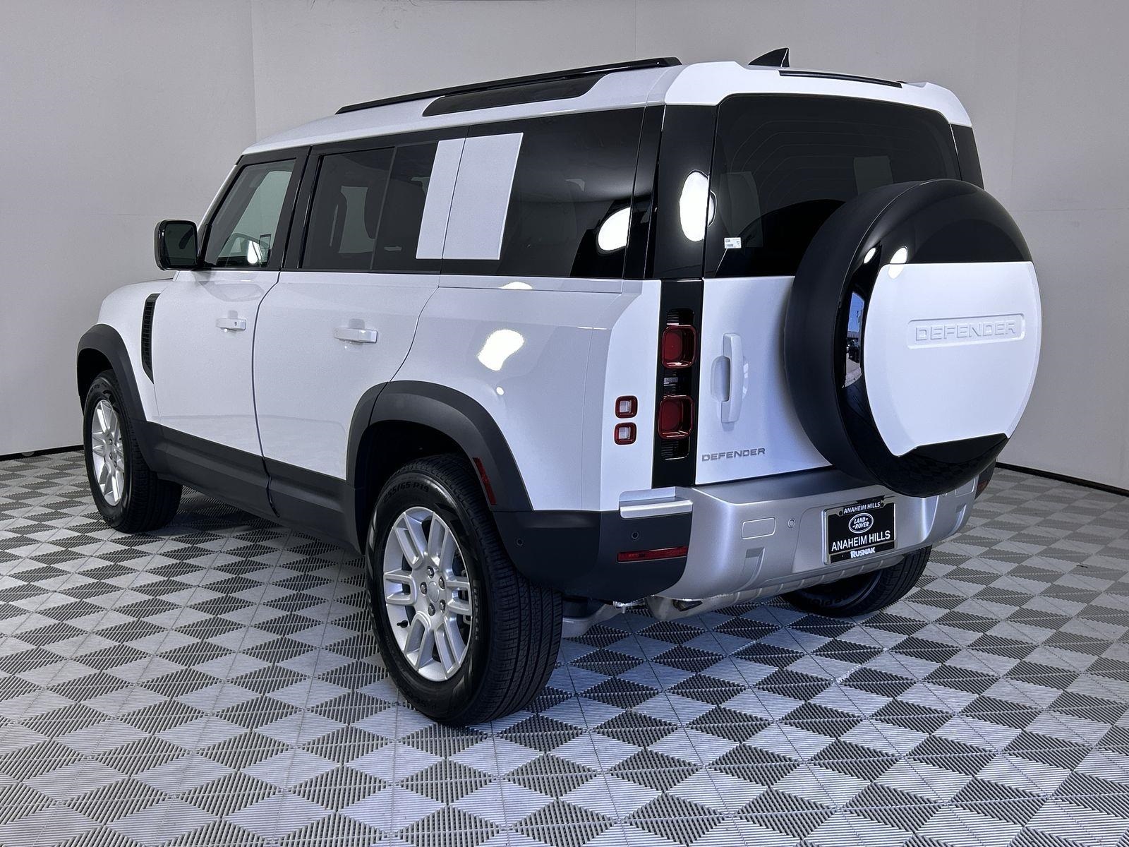 2025 Land Rover Defender 110 S photo 3