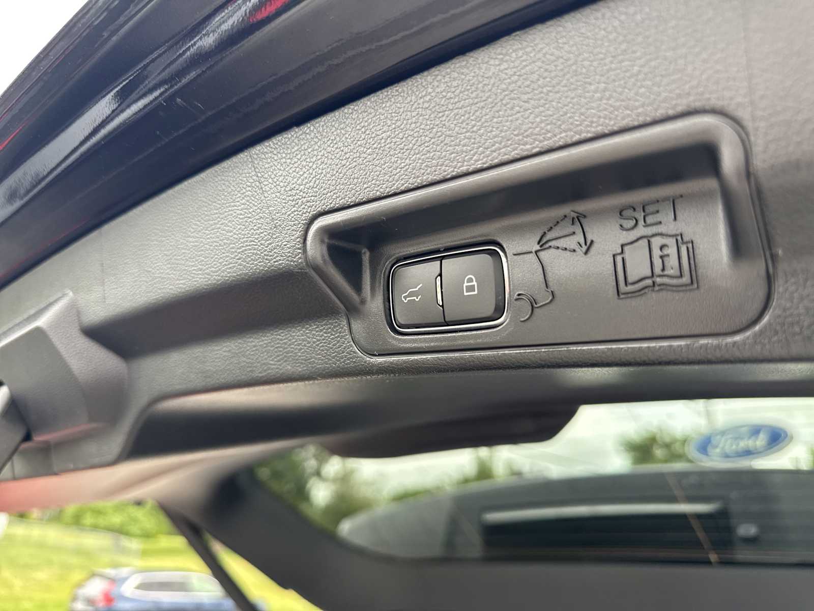 2022 Ford Explorer Platinum photo 15