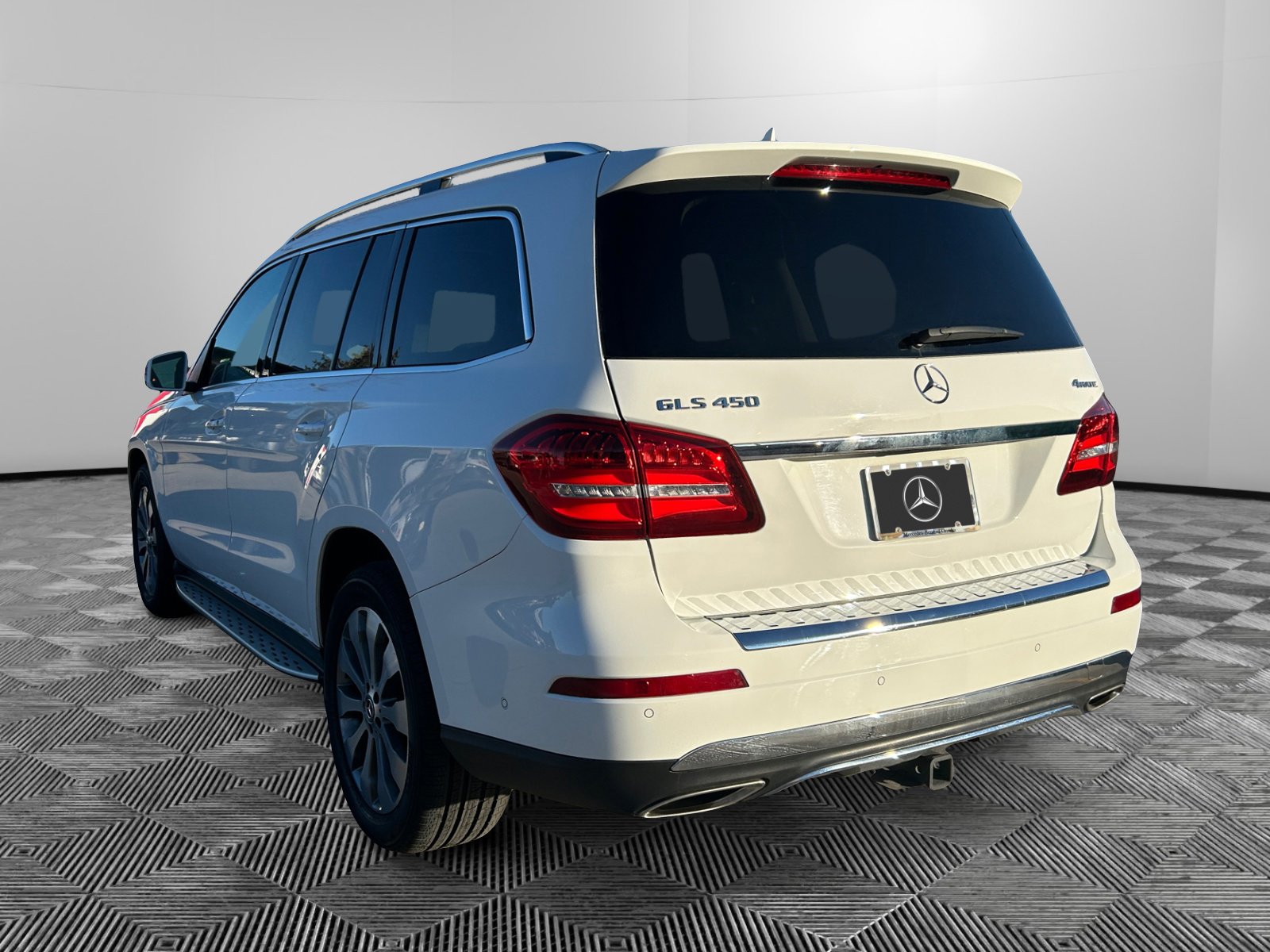 2018 Mercedes Benz GLS 450 4MATIC photo 2