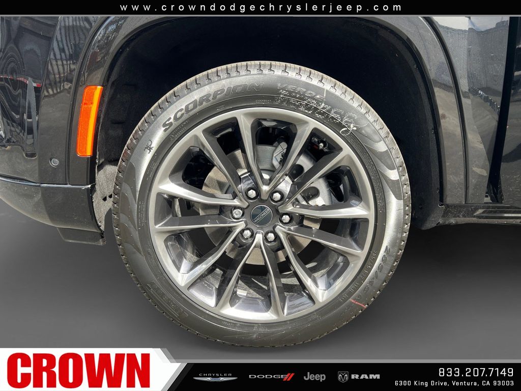 2025 Jeep Grand Wagoneer III photo 9