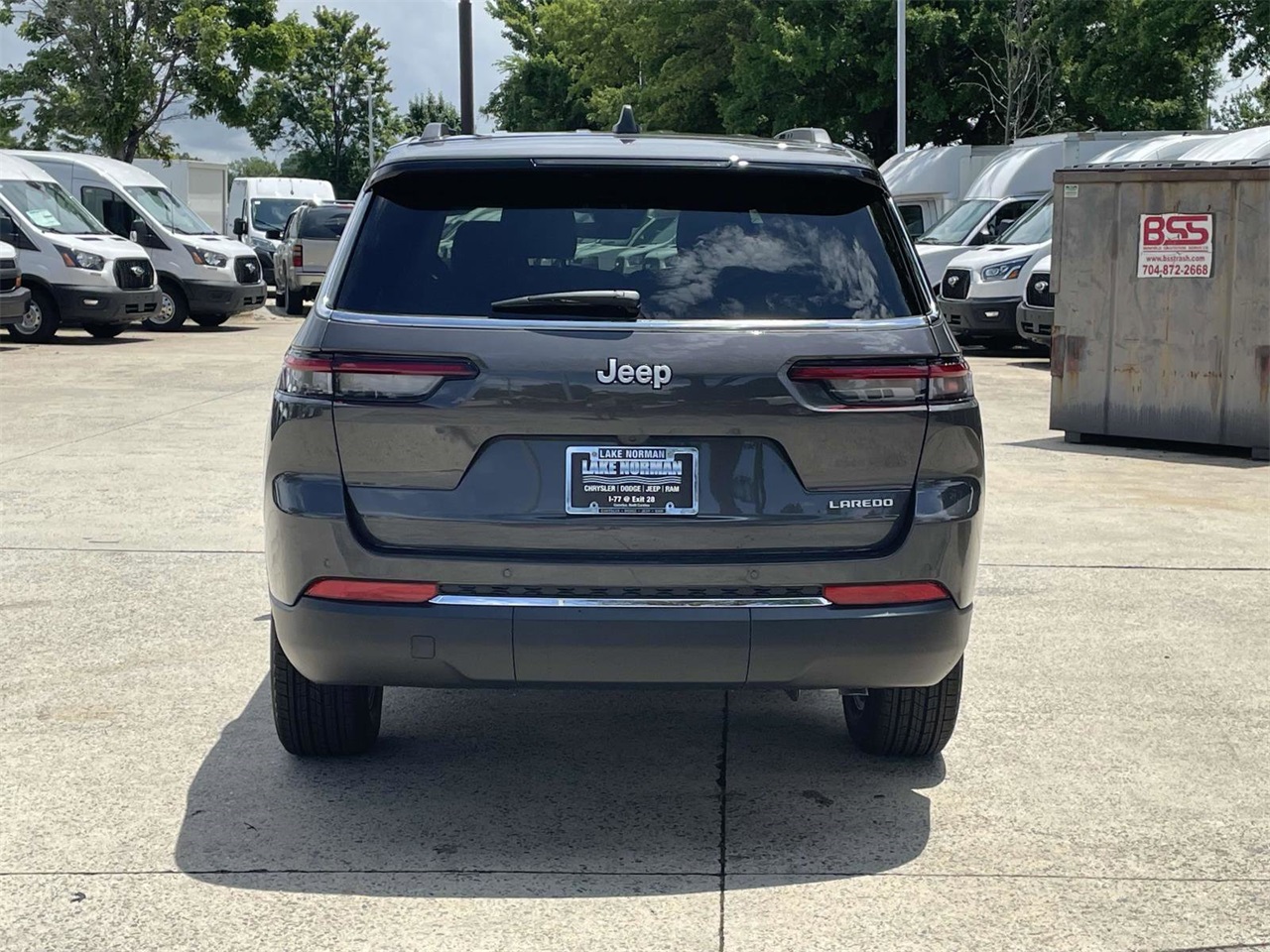 2025 Jeep Grand Cherokee Laredo photo 4