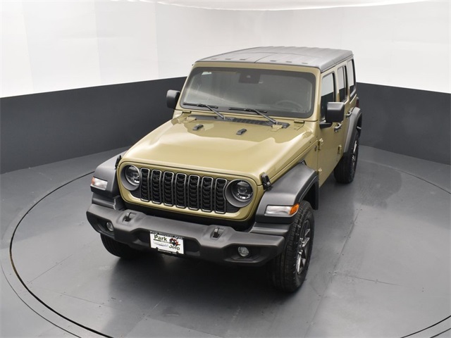 2025 Jeep Wrangler photo 13