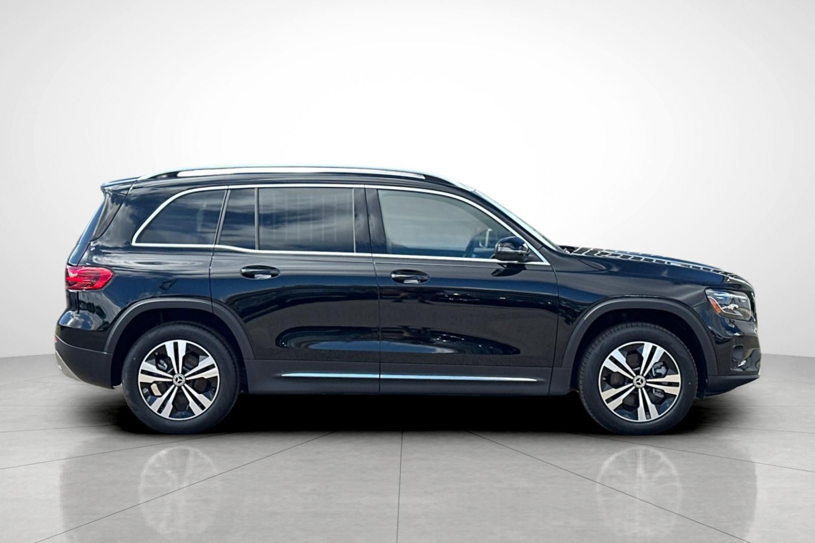 2025 Mercedes Benz GLB 250 photo 25
