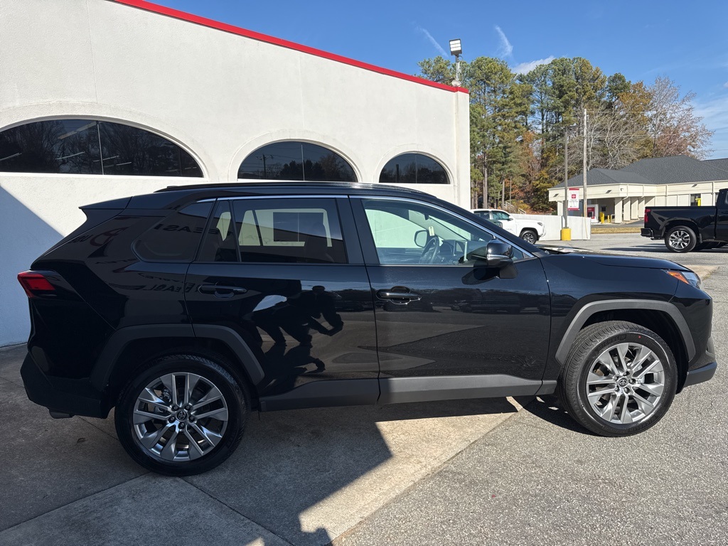 2025 Toyota RAV4 XLE Premium photo 4
