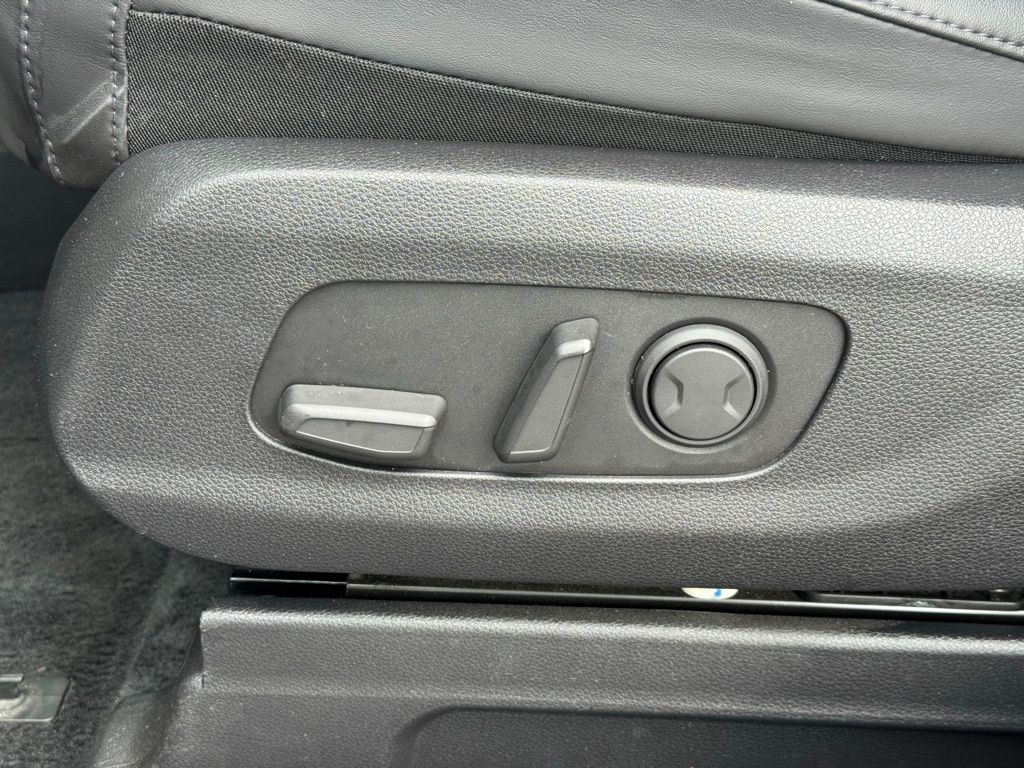 2023 Kia Carnival LX photo 15