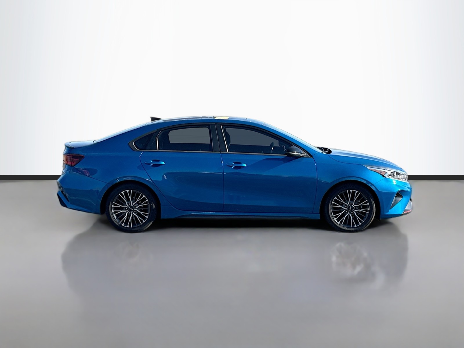 2022 Kia Forte GT-Line photo 4