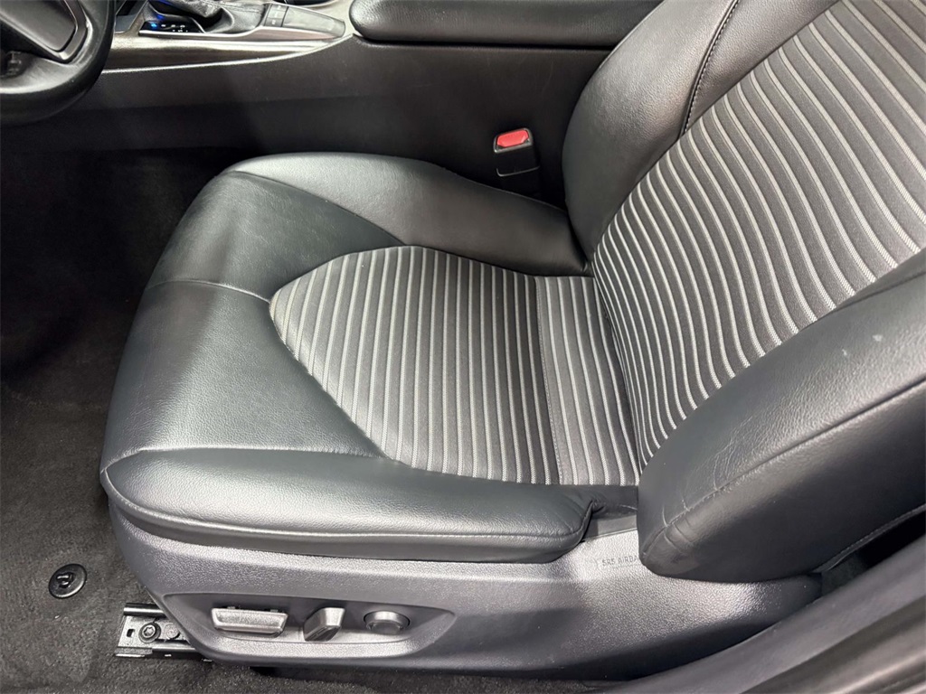 2023 Toyota Camry SE photo 13