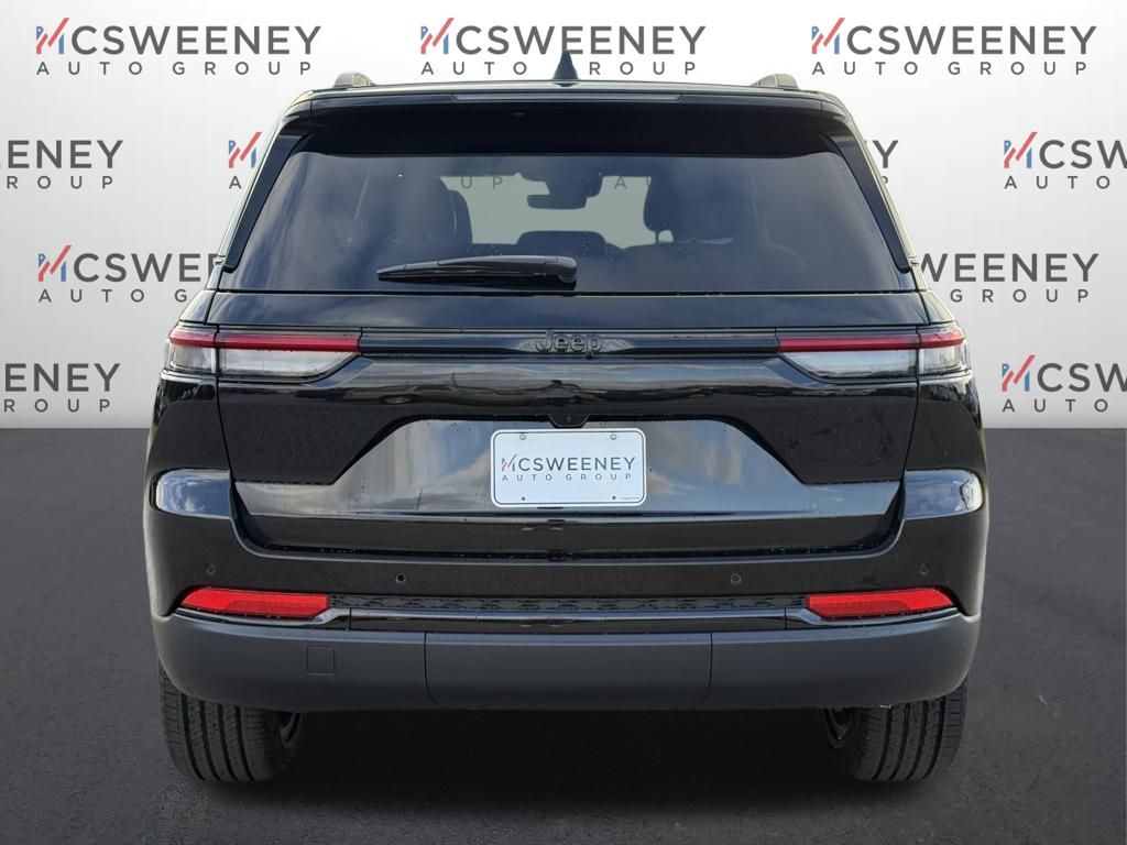 2025 Jeep Grand Cherokee Laredo Altitude photo 4