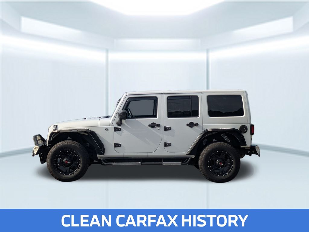 2014 Jeep Wrangler Unlimited Sahara photo 2