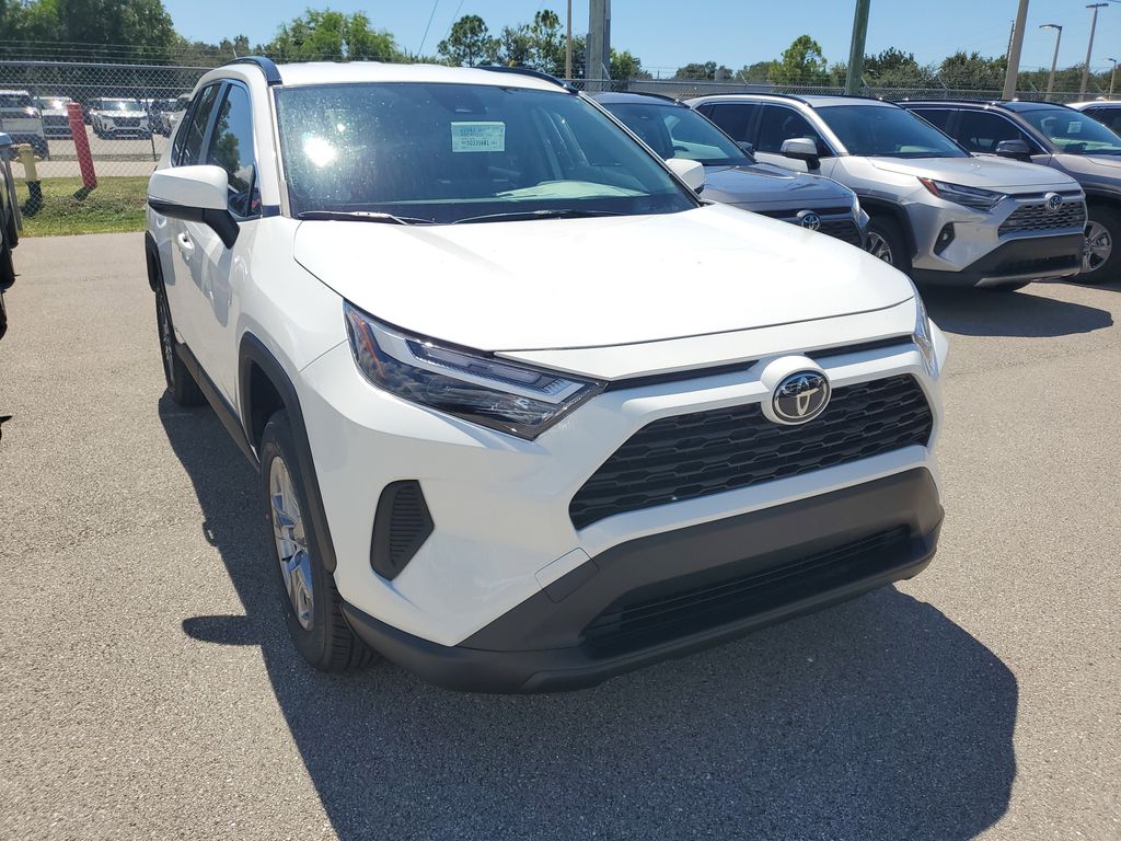 2025 Toyota RAV4 Hybrid LE photo 3