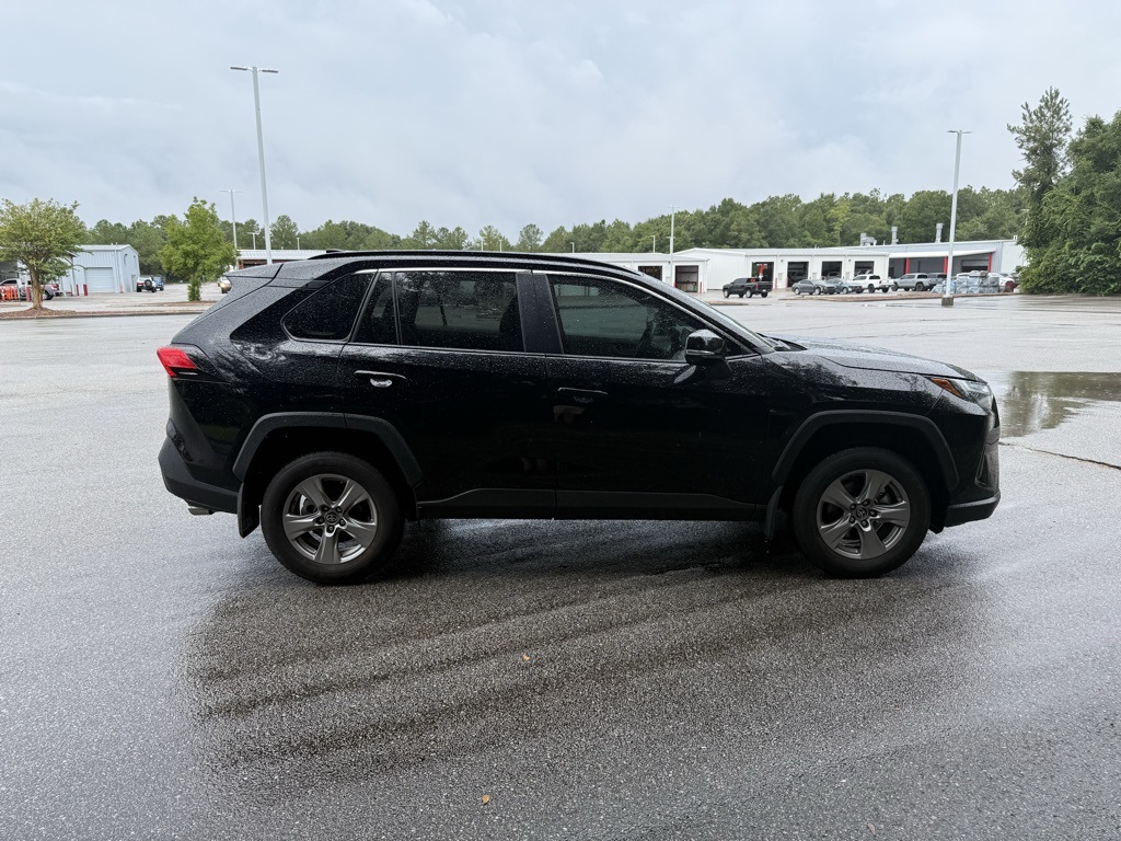 2025 Toyota RAV4 XLE photo 3