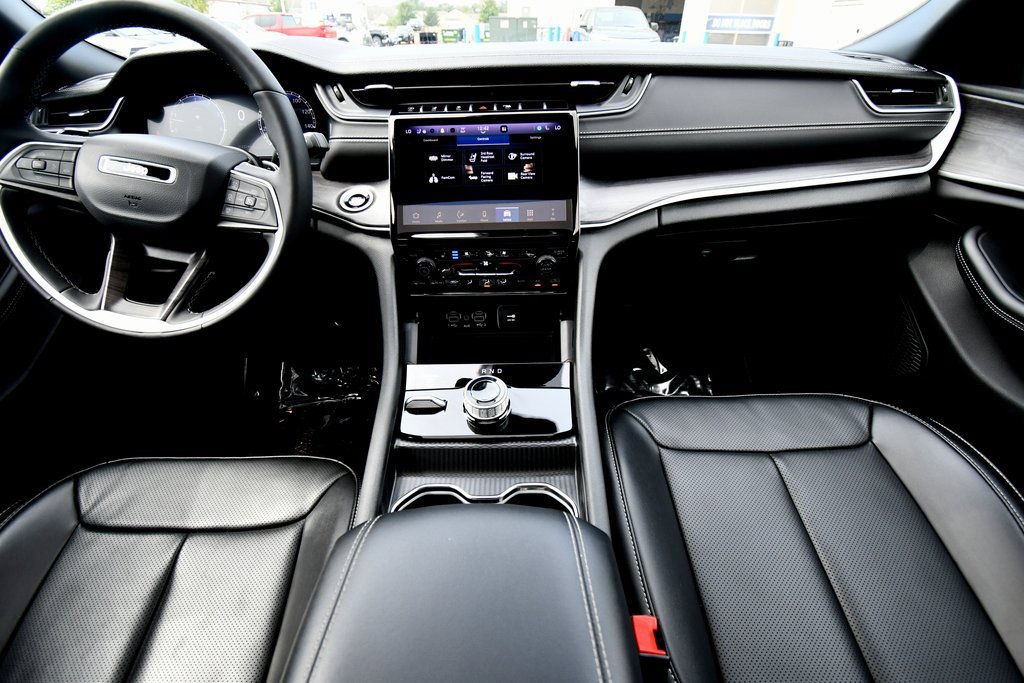 2024 Jeep Grand Cherokee Limited photo 2