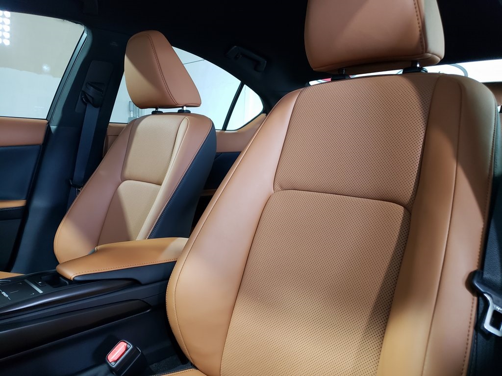 2025 Lexus IS 300 photo 13