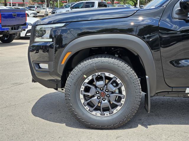 2025 Nissan Frontier Crew Cab PRO-4X photo 6