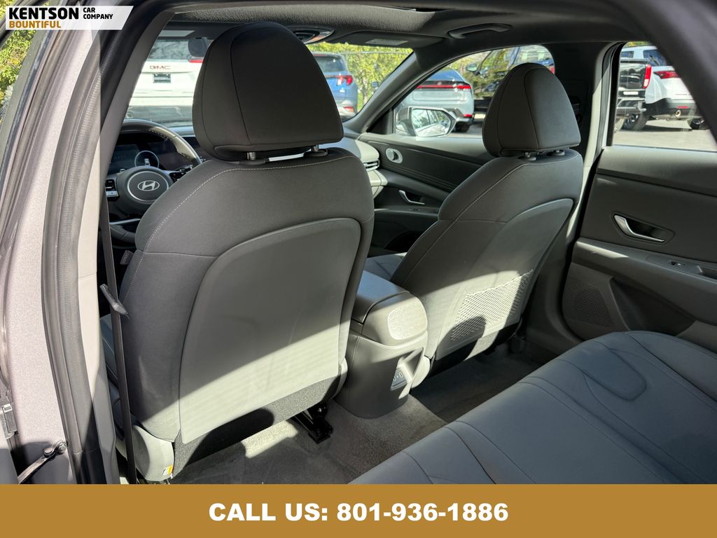 2025 Hyundai Elantra SEL Convenience photo 26