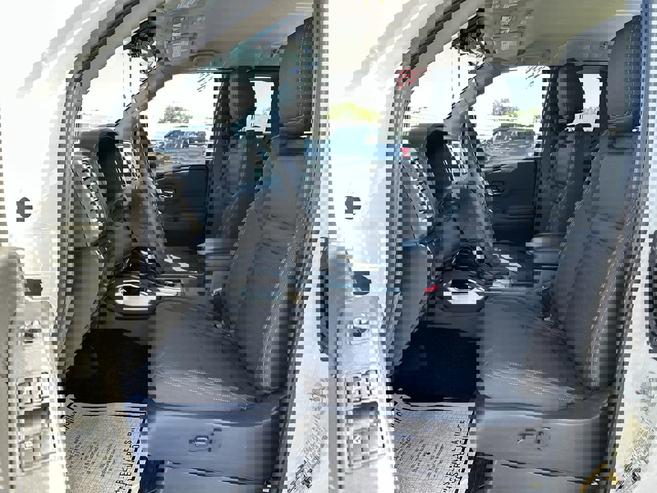 2022 Nissan Frontier SV photo 17