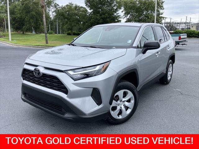 2025 Toyota RAV4 LE's photo