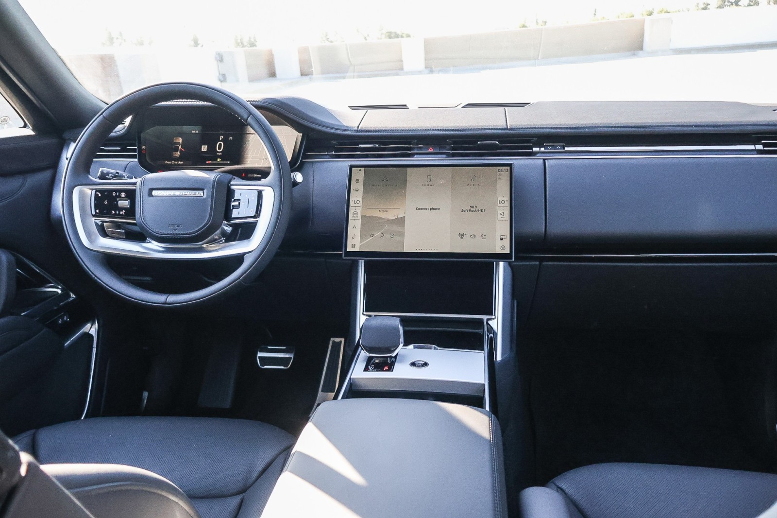 2025 Land Rover Range Rover SE photo 13