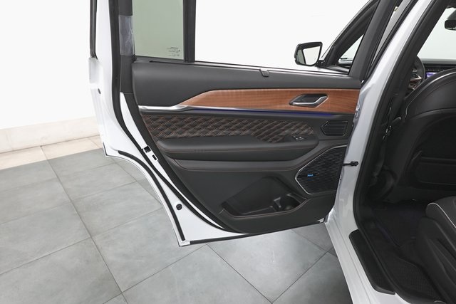 2025 Jeep Grand Cherokee L Summit Reserve photo 23