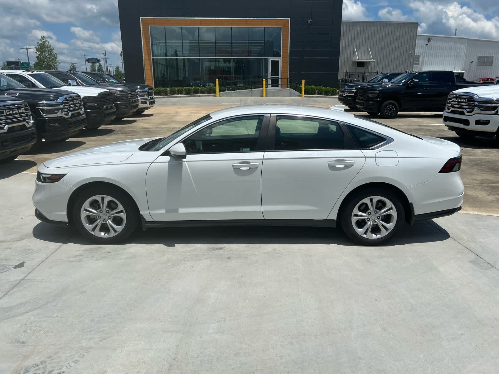 2023 Honda Accord LX photo 5