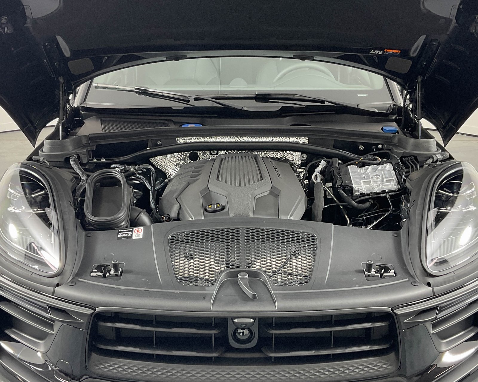 2026 Porsche Macan T photo 29